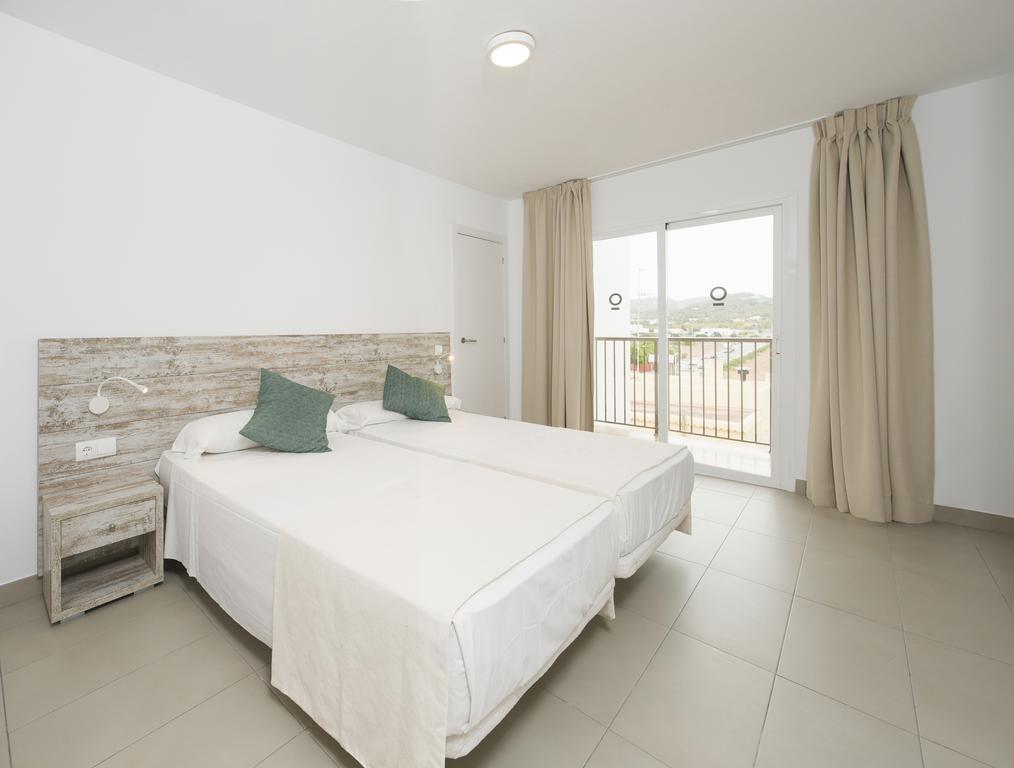 Apartamentos Vibra Riviera Sant Antoni de Portmany Esterno foto