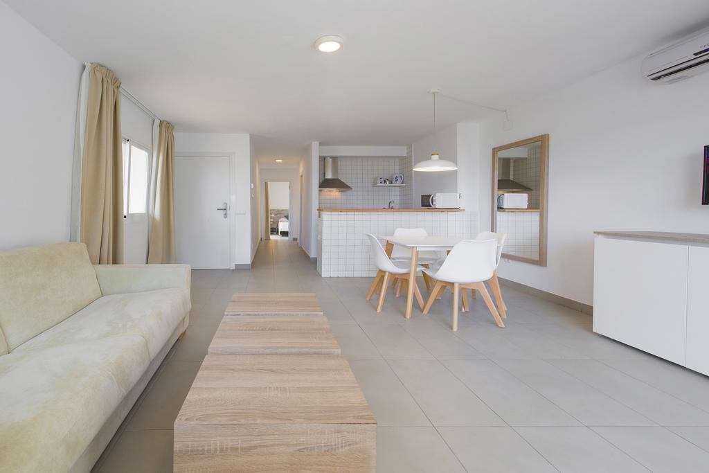 Apartamentos Vibra Riviera Sant Antoni de Portmany Esterno foto