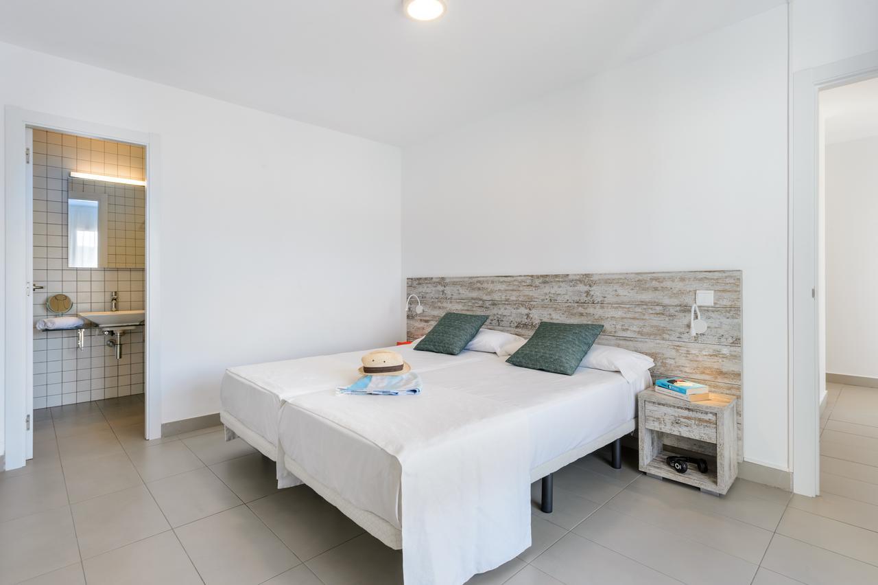 Apartamentos Vibra Riviera Sant Antoni de Portmany Esterno foto